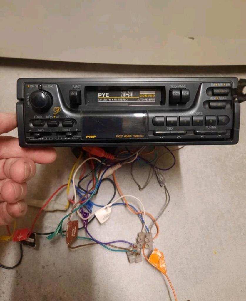 Vintage  retro  autoradio 
Zoldervondst schuurvondst, Ophalen of Verzenden, Gebruikt