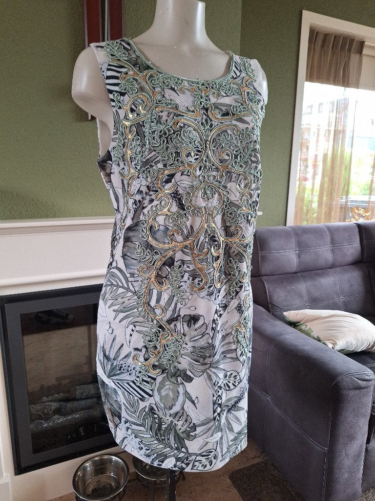 K-Design jurk prachtige geborduurde jurk groen goud XL, Kleding | Dames, K-design, Maat 42/44 (L), Ophalen of Verzenden, Zo goed als nieuw