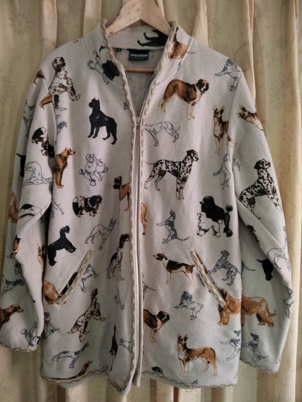 Geiger, 100 wollen, vest met honden, gemaakt in Oostenrijk., Geiger, Ophalen of Verzenden, Zo goed als nieuw, Maat 42/44 (L)