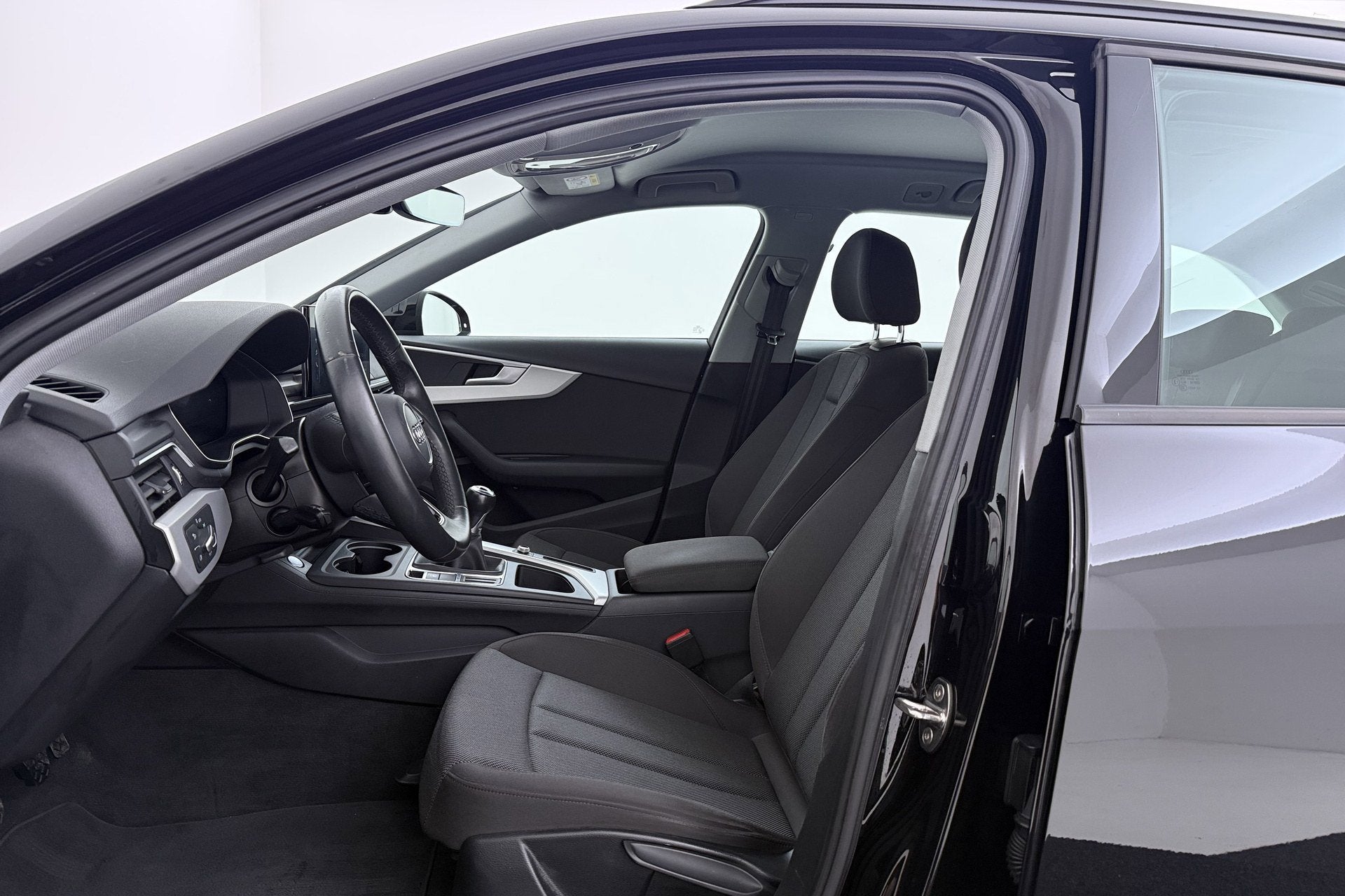 Audi A4 AVANT 35 TFSI S edition | Virtual Cockpit | CarPlay, Voorwielaandrijving, Stof, Gebruikt, 4 cilinders