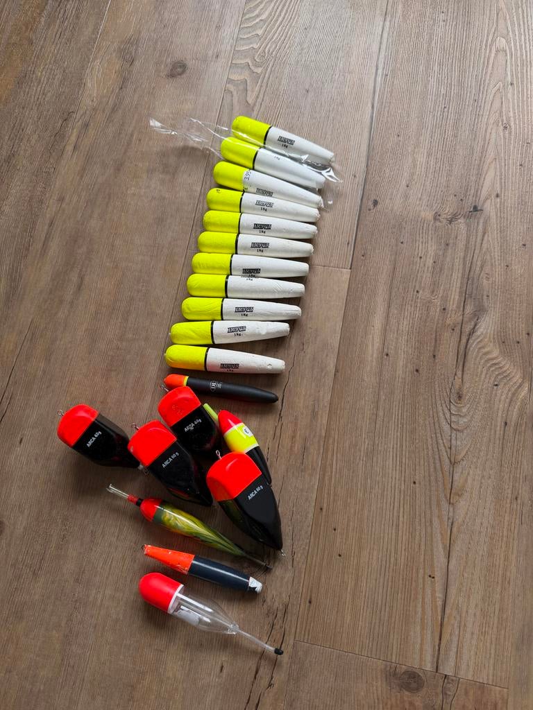 20 zeevisdobbers / roofvisdobbers, Ophalen of Verzenden, Zo goed als nieuw, Dobber of Lood