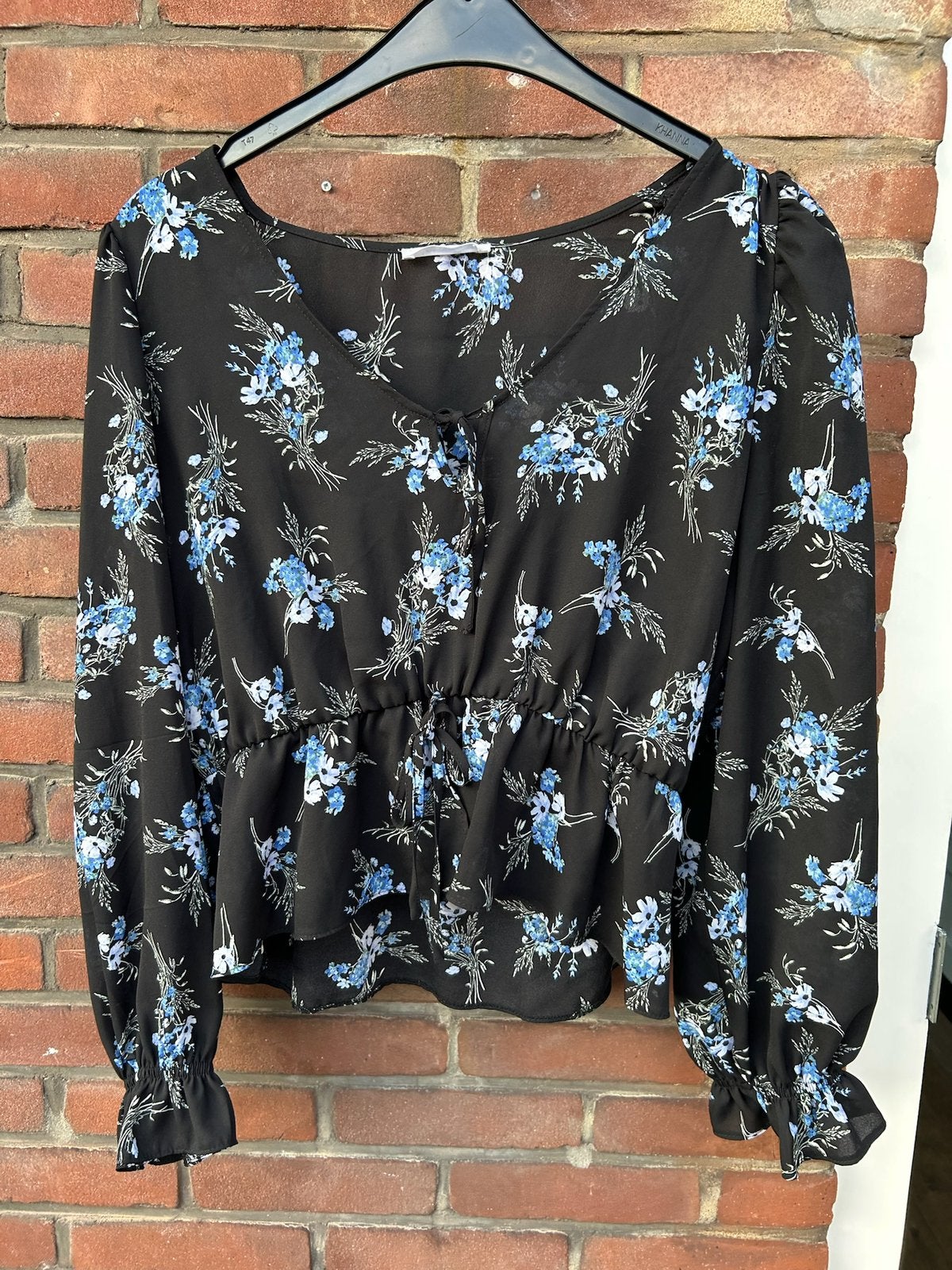 Blouse met blauwe bloemenprint Primark maat 44 (valt L/XL), Ophalen of Verzenden, Zo goed als nieuw, Maat 42/44 (L), Blauw
