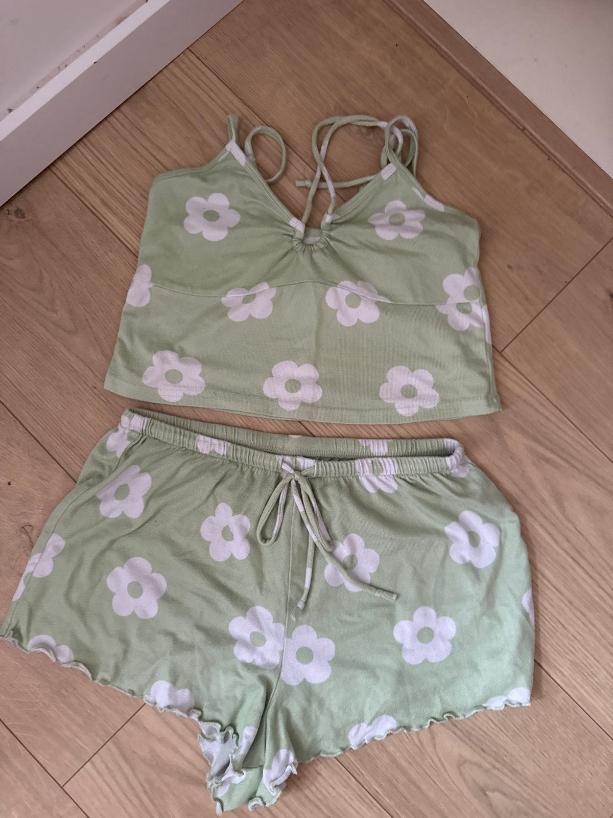 Leuke pyjama set met bloemenprint - Zo goed als nieuw, Ophalen of Verzenden, Zo goed als nieuw