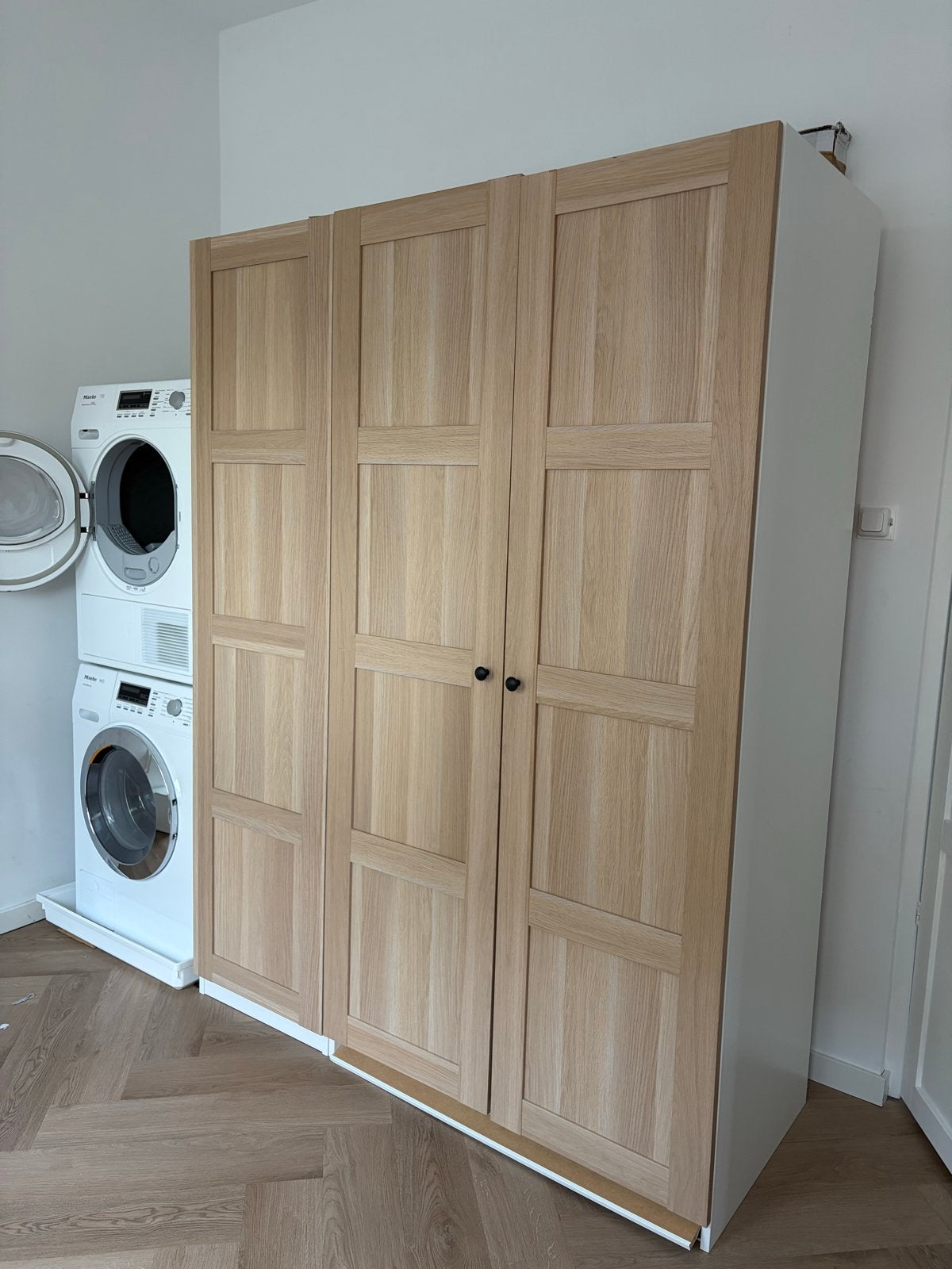 Foto 4 van IKEA PAX Kledingkast met 3 deuren en planken