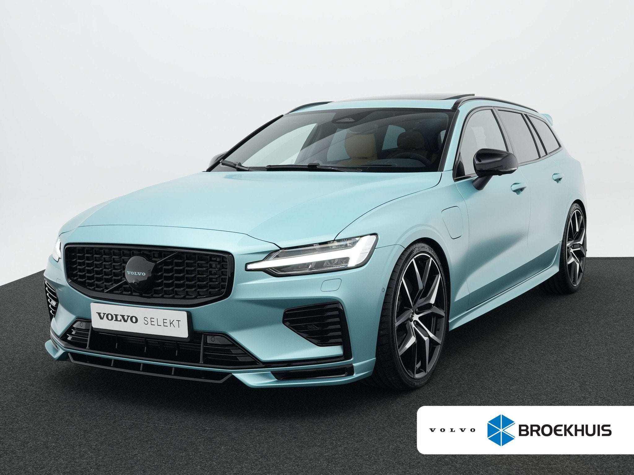 Volvo V60 T8 Plug-in hybrid AWD Ultra Dark HEICO | Custum Wr, Auto's, Volvo, Automaat, Gebruikt, Zwart, 455 pk