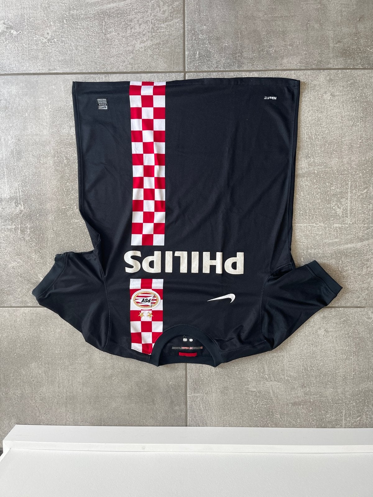PSV Uitshirt Maat L - Zwart met Rood/Wit Blokken, Sport en Fitness, Voetbal, Gebruikt, Shirt, Maat L, Ophalen of Verzenden