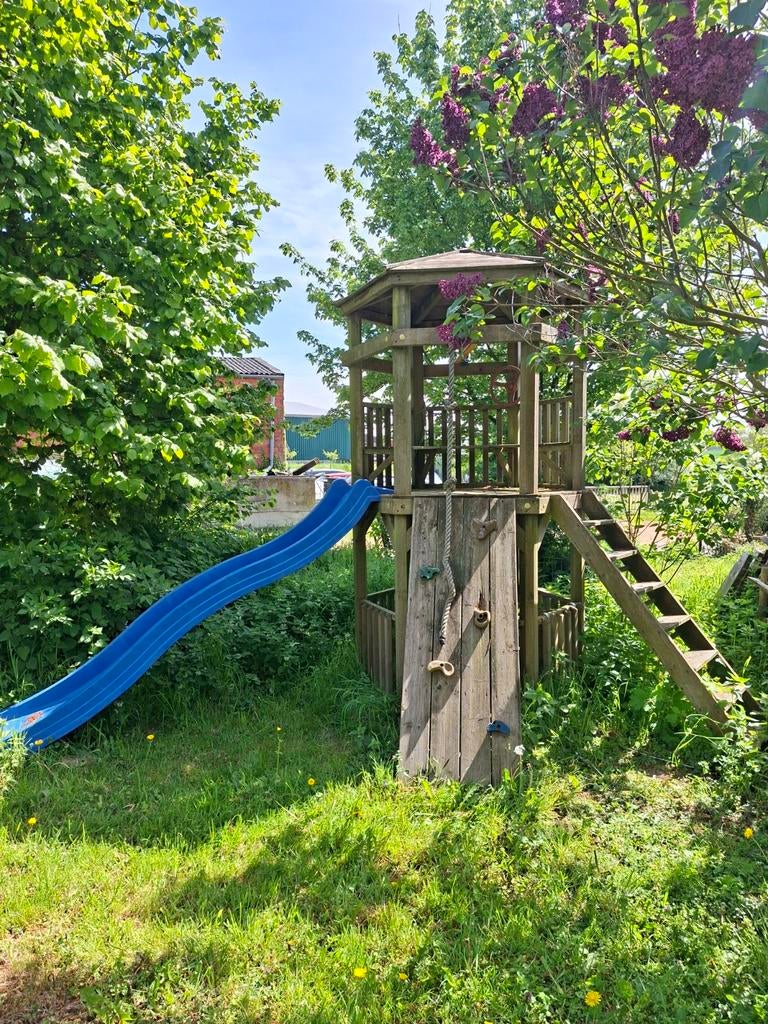 Leuk speelhuisje met glijbaan en klimtouw, Kinderen en Baby's, Speelgoed | Buiten | Speeltoestellen, Ophalen of Verzenden, Gebruikt
