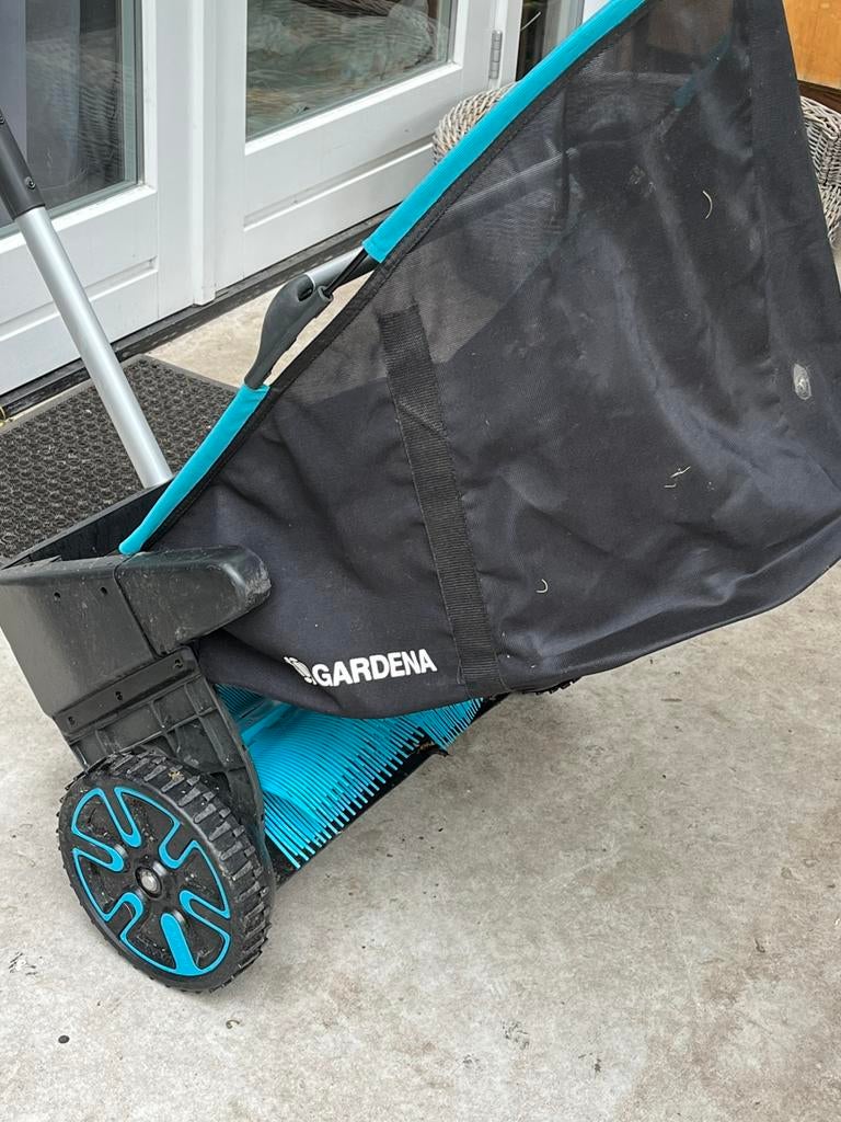 Gardena gazon en terrasveger, Ophalen, Zo goed als nieuw