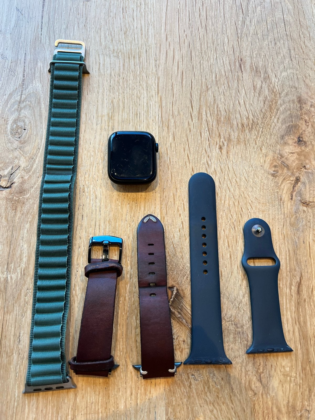Apple Watch Series 7, GPS 44mm Zwart met extra bandjes, Gebruikt, Hartslag, Zwart, IOS