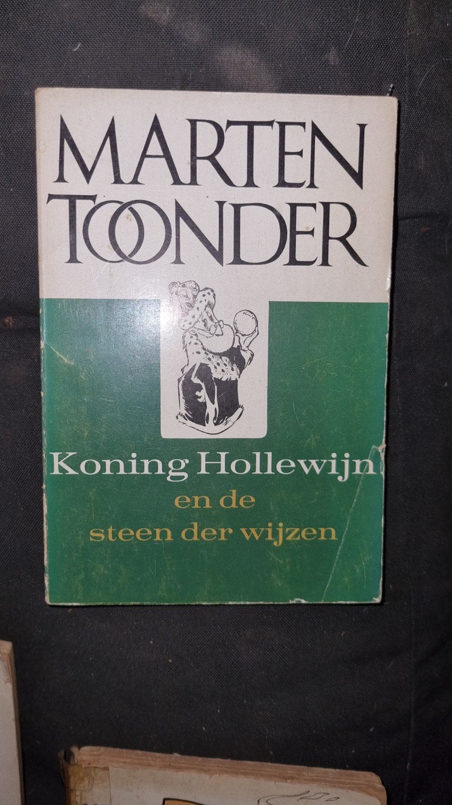 Marten Toonder - Koning Hollewijn en de steen der wijzen, Boeken, Ophalen of Verzenden, Gelezen, Marten Toonder