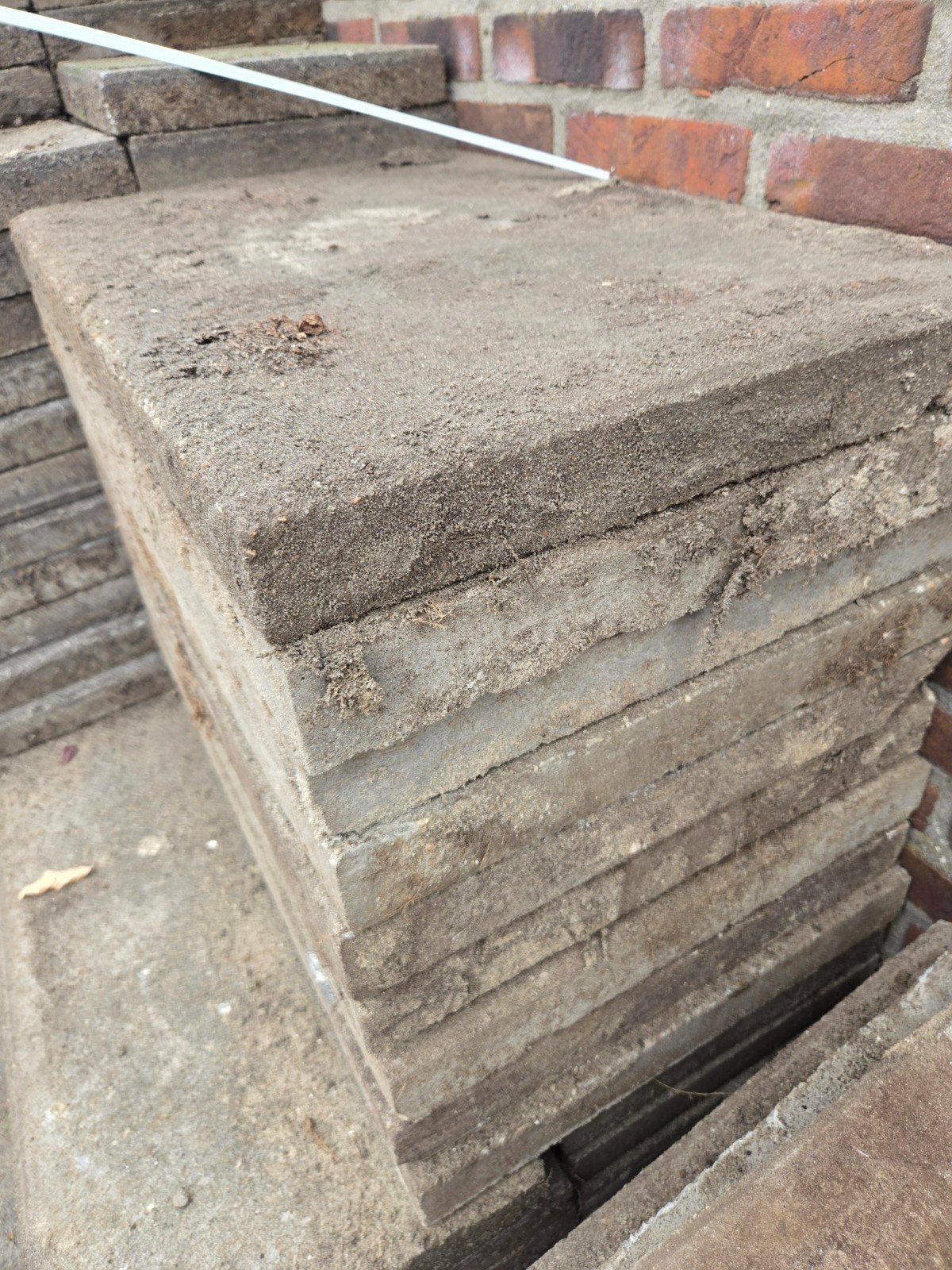 Gratis af te halen. Gebruikte terrastegels van beton, Ophalen, Gebruikt, Beton, Terrastegels