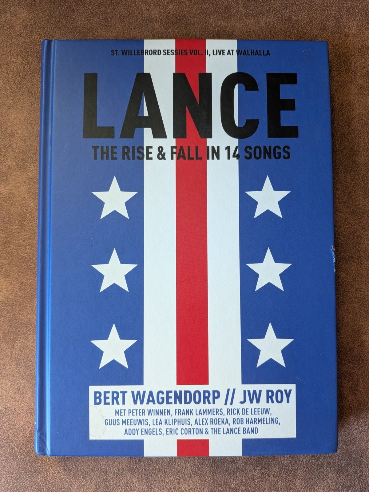 Uniek! Boek & CD: Lance, the rise & fall in 14 songs, Lopen en Fietsen, Ophalen of Verzenden, Zo goed als nieuw, Bert Wagendorp