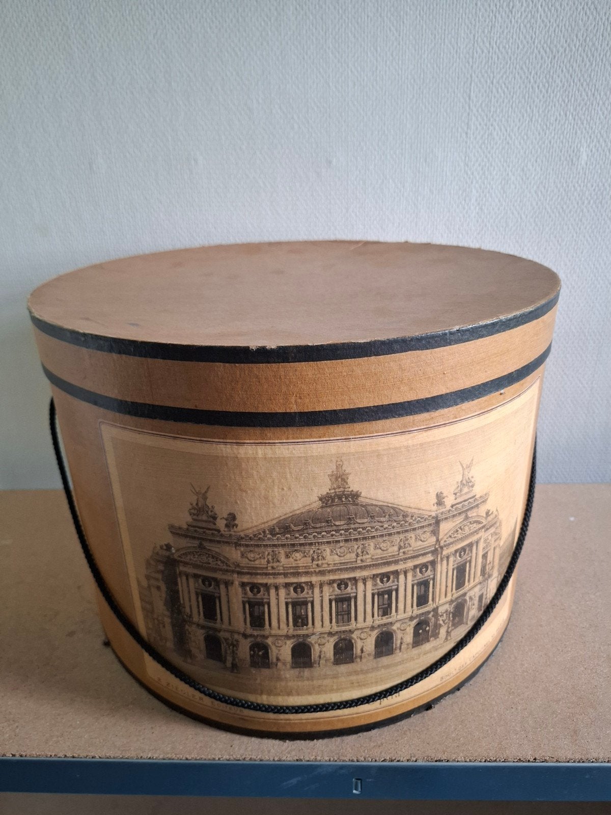 Vintage hoedendoos met Parijse afbeelding, Vintage, Gebruikt, Ophalen of Verzenden, Bruin