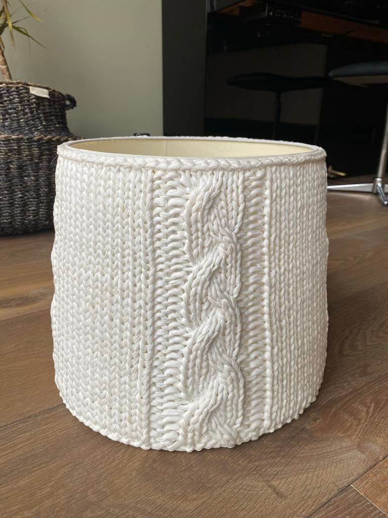 2 gebreide lampenkappen, ecru, evt. apart te koop, 25 tot 50 cm, Rond, Ophalen of Verzenden, Zo goed als nieuw