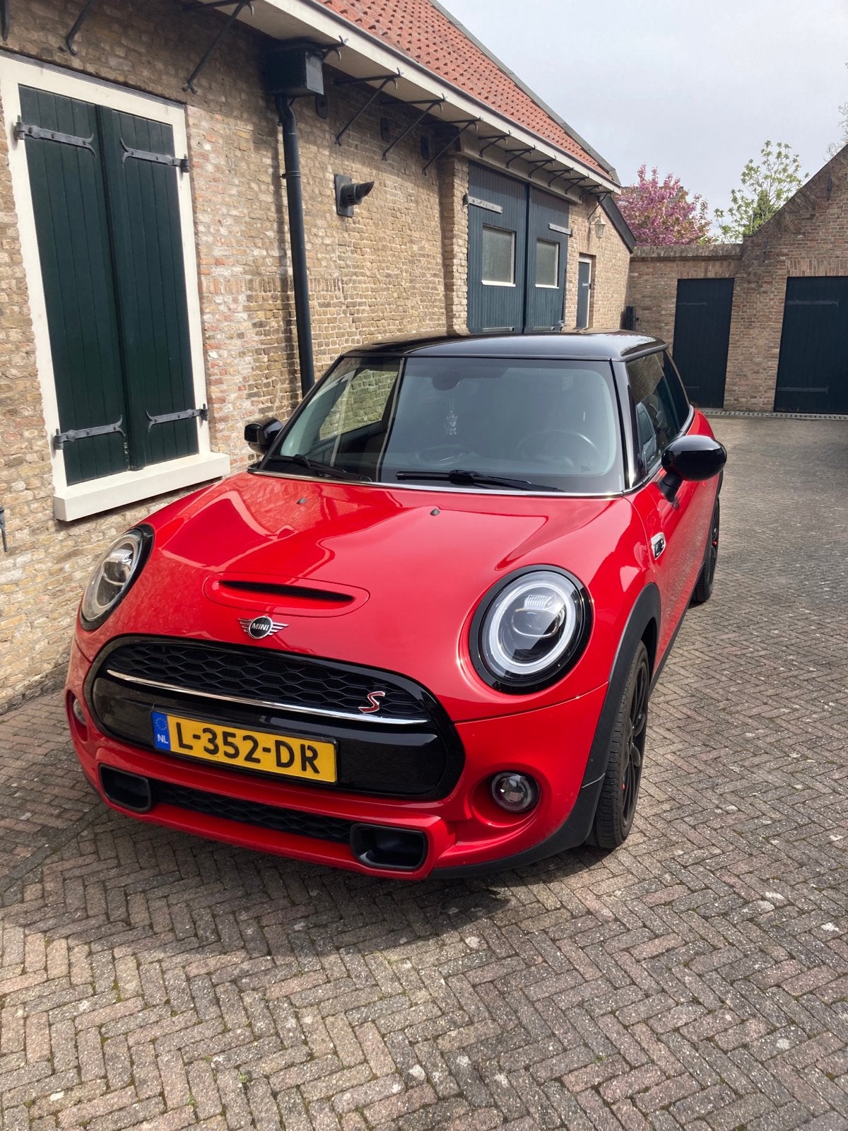 Mini 3-deurs (f56) 2.0 192pk 2019 Rood, Voorwielaandrijving, Zwart, 4 stoelen, Leder en Stof