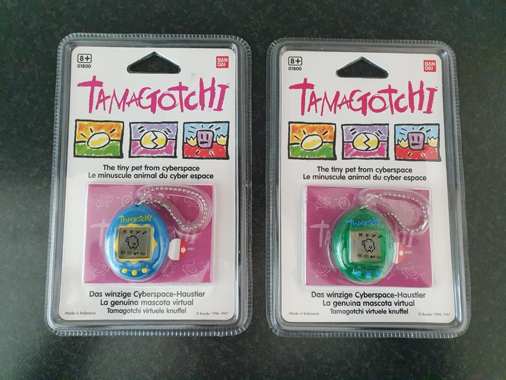 Tamagotchi 2x  +  boekje., Ophalen of Verzenden