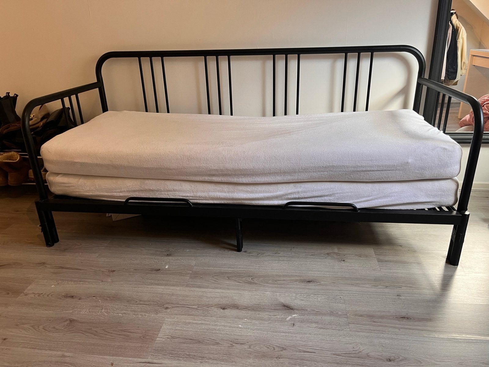 2-persoons bedbank uitschuifbaar met dekbedden
