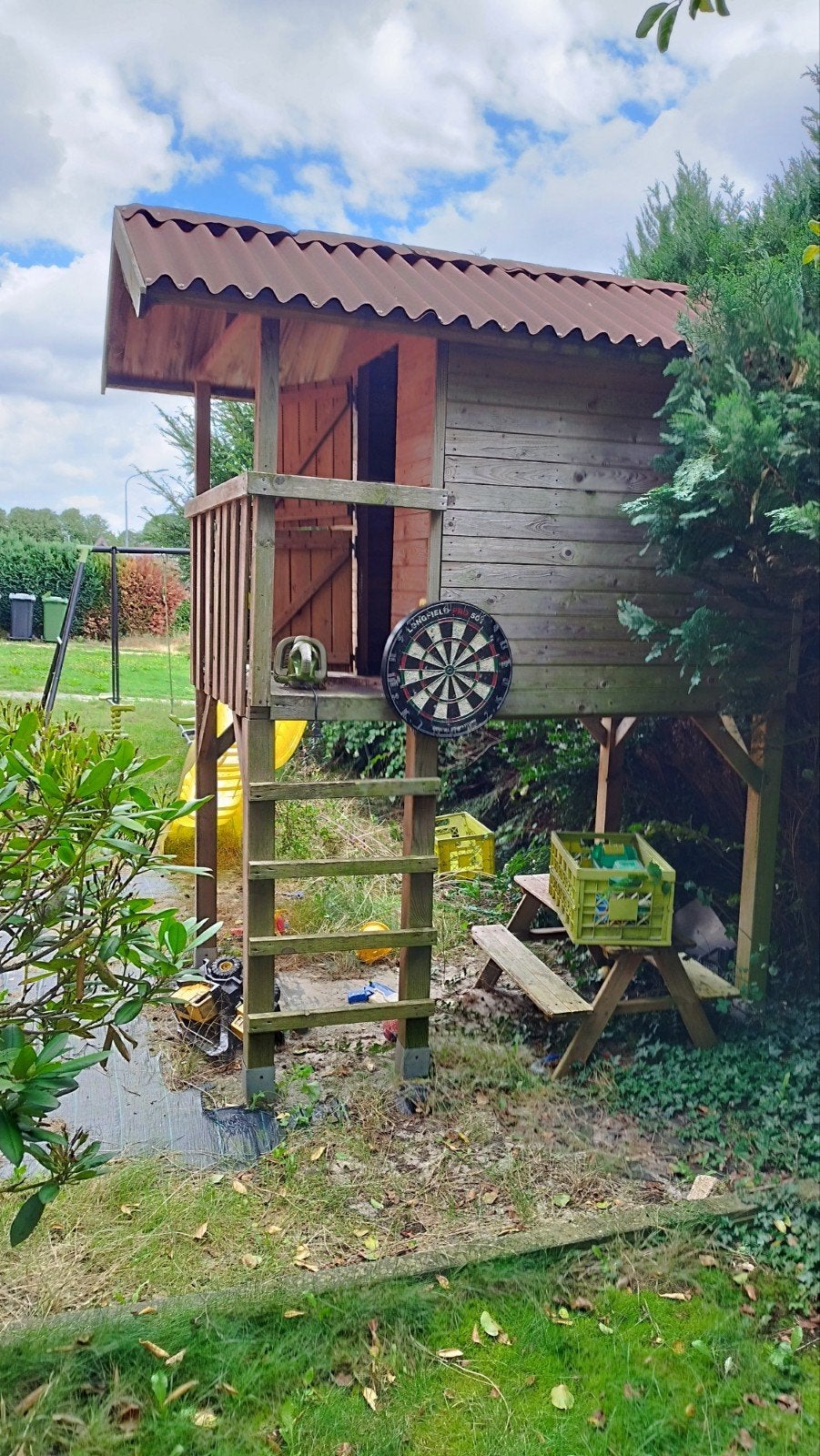 gratis Houten speelhuisje met glijbaan en schommel, Kinderen en Baby's, Ophalen, Gebruikt, Glijbaan