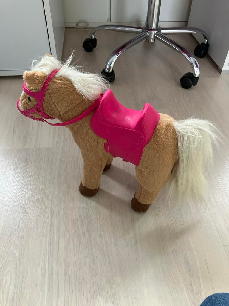 Baby born paard met zadel en hoofdstel loopt niet meer, Ophalen of Verzenden, Gebruikt, Meisje