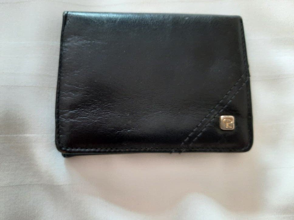 Dames ( mini) portemonnee.
Kleur zwart leder met metalen log, Ophalen of Verzenden, Nieuw, Zwart