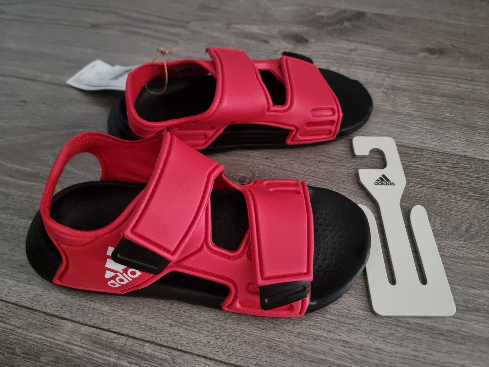 Mooie roode sandalen Adidas, maat 32, Nieuw (GB15), Ophalen of Verzenden, Nieuw, Schoentjes