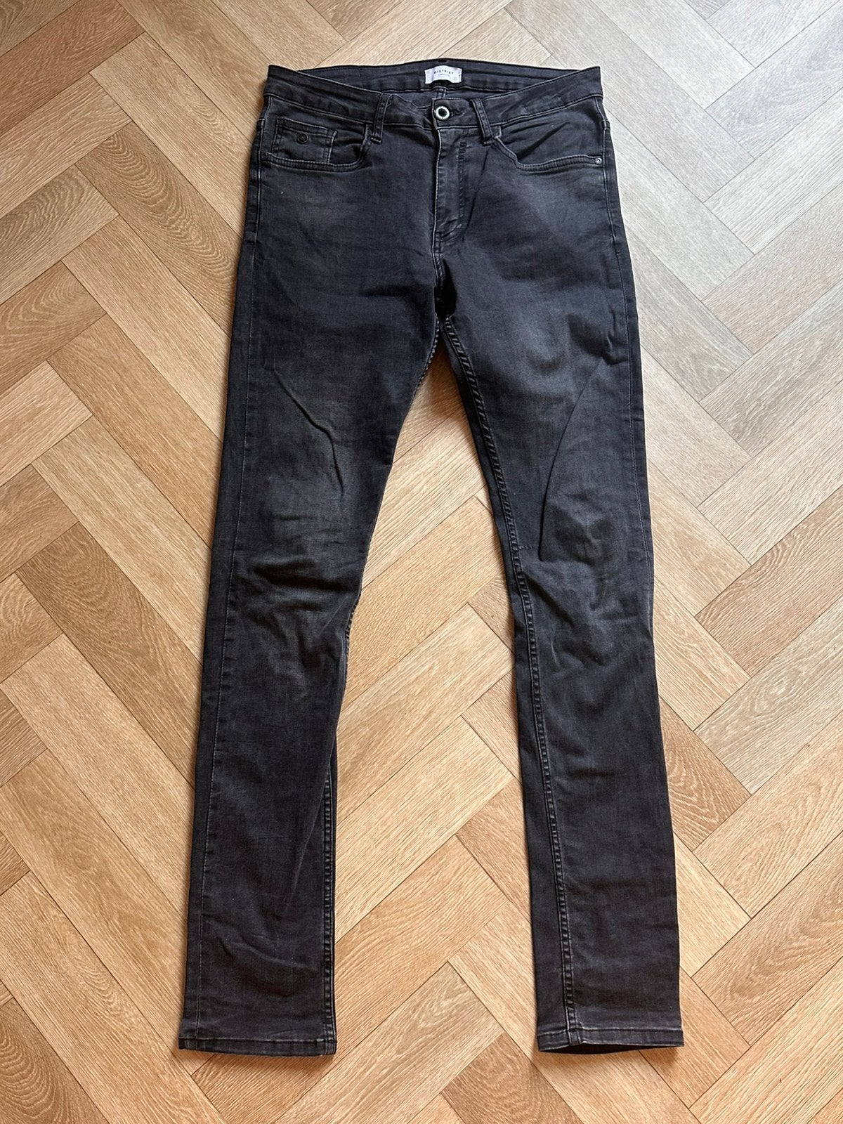 Skinny jeans donkergrijs/zwart van Distrikt mt 32 lengte 34, Ophalen of Verzenden, Zo goed als nieuw, Zwart, W32 (confectie 46) of kleiner