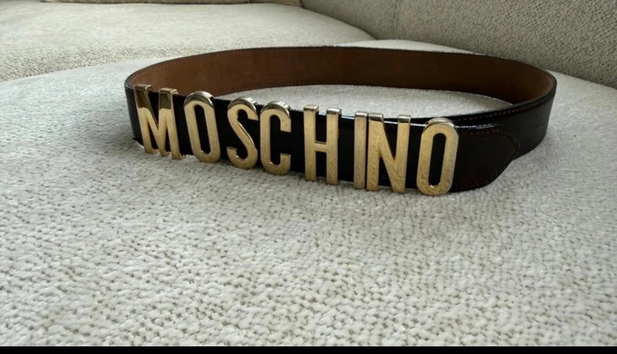 Moschino riem met gouden letters, Kleding | Dames, Riemen en Ceinturen, 80 tot 90 cm, Echt leder, Tailleriem, Ophalen of Verzenden
