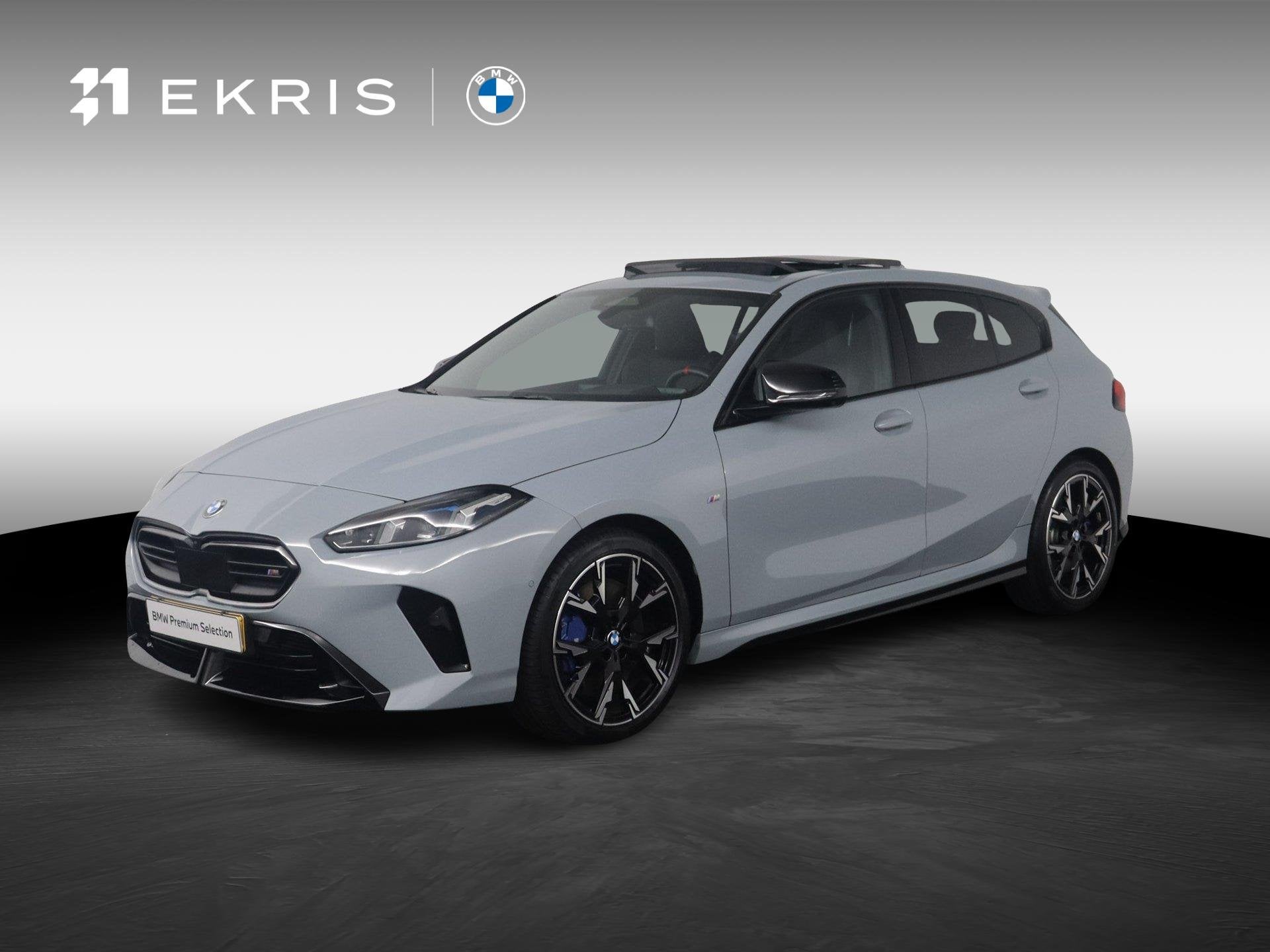 BMW 1-serie M135 xDrive Panoramadak | Iconic Glow | Parking