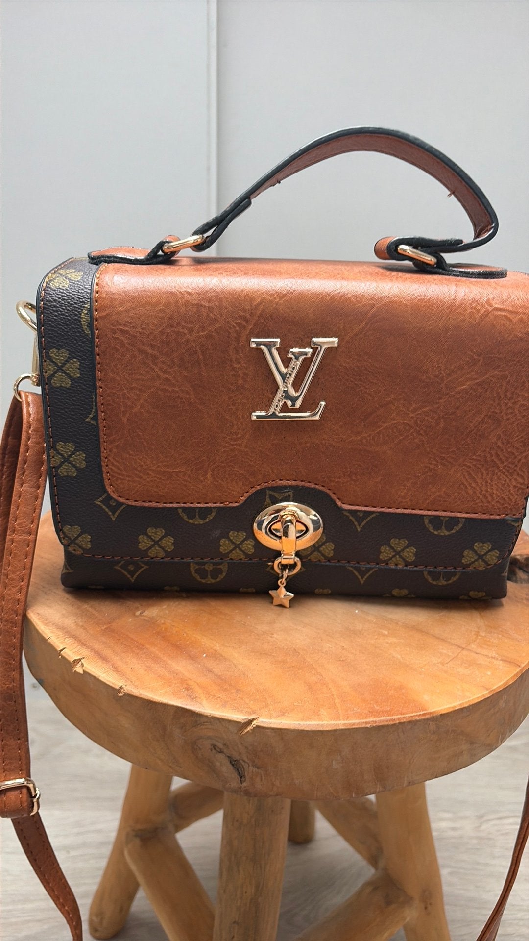 Hippe tas met leuk patroon bruin en goud, Sieraden, Tassen en Uiterlijk, Tassen | Damestassen, Ophalen of Verzenden, Nieuw, Schoudertasje