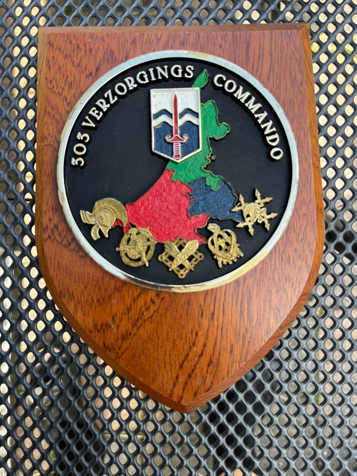 Wapenschild 303 Verzorgingscommando, Ophalen of Verzenden, Landmacht, Nederland, Embleem of Badge