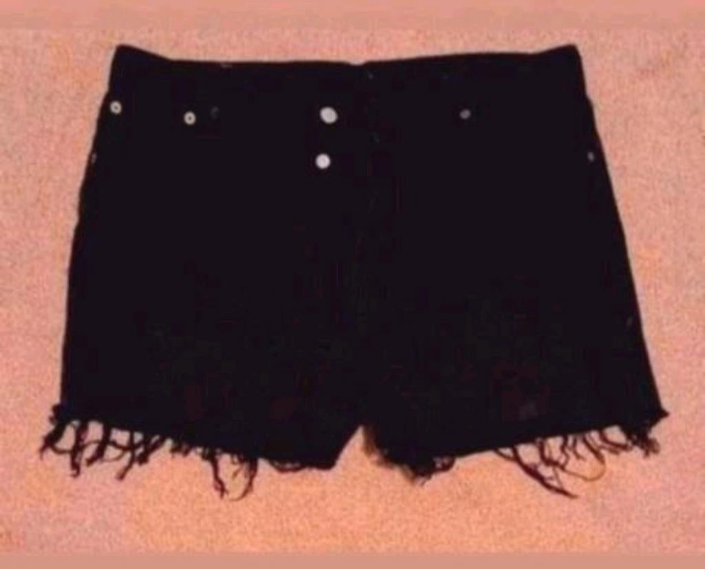 Korte levi's 501 zwart 36
in goede staat.
Dames of heren., W36 - W38 (confectie 52/54), Zwart, Ophalen of Verzenden, Gedragen