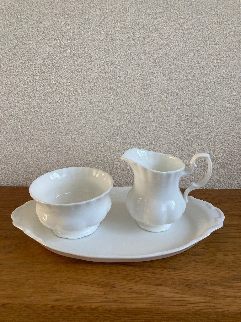 Royal Albert Reverie jug, bowl on tray, white, vintage, melk, Keramiek, Overige typen, Nieuw, Ophalen of Verzenden