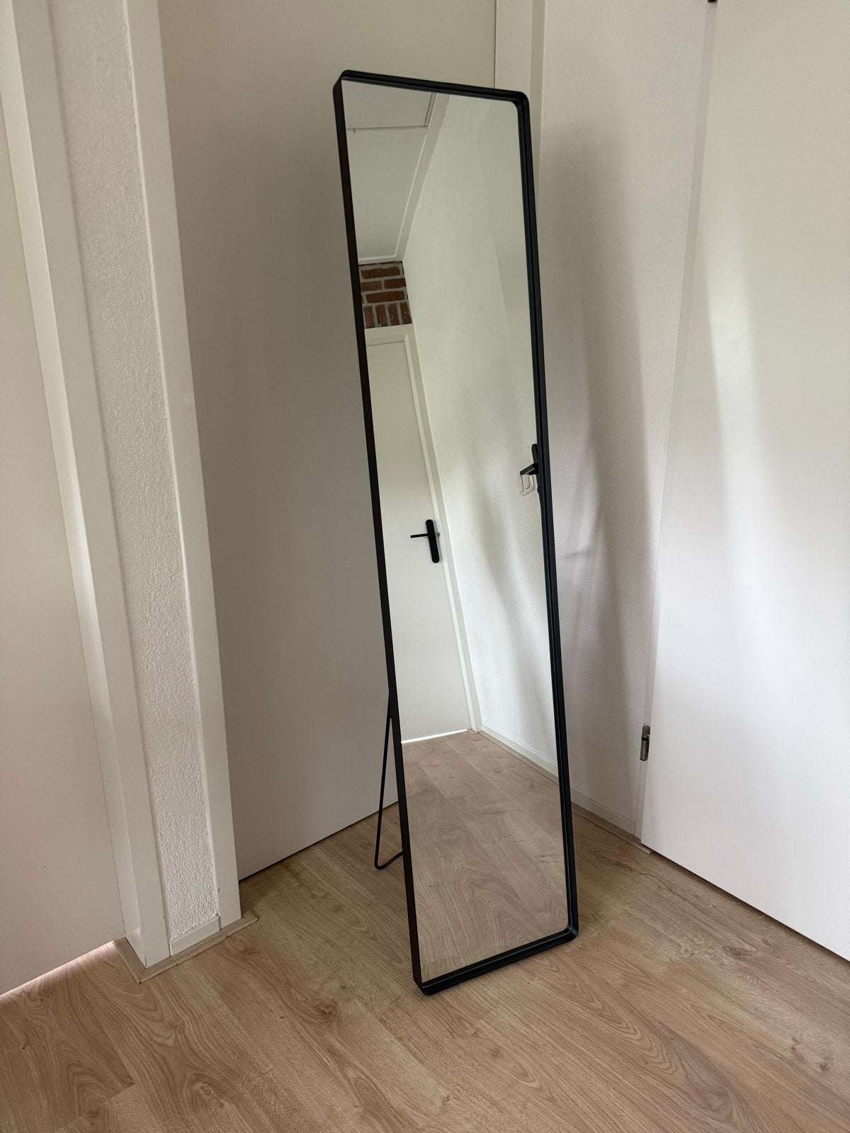 Grote zwarte staande passpiegel, Huis en Inrichting, Woonaccessoires | Spiegels, Ophalen, Minder dan 50 cm, Zo goed als nieuw