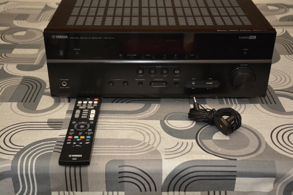 Versterker Yamaha te koop HTR 3072 plus afstand bediening, Muziek en Instrumenten, Ophalen, Zo goed als nieuw, 50 tot 100 watt