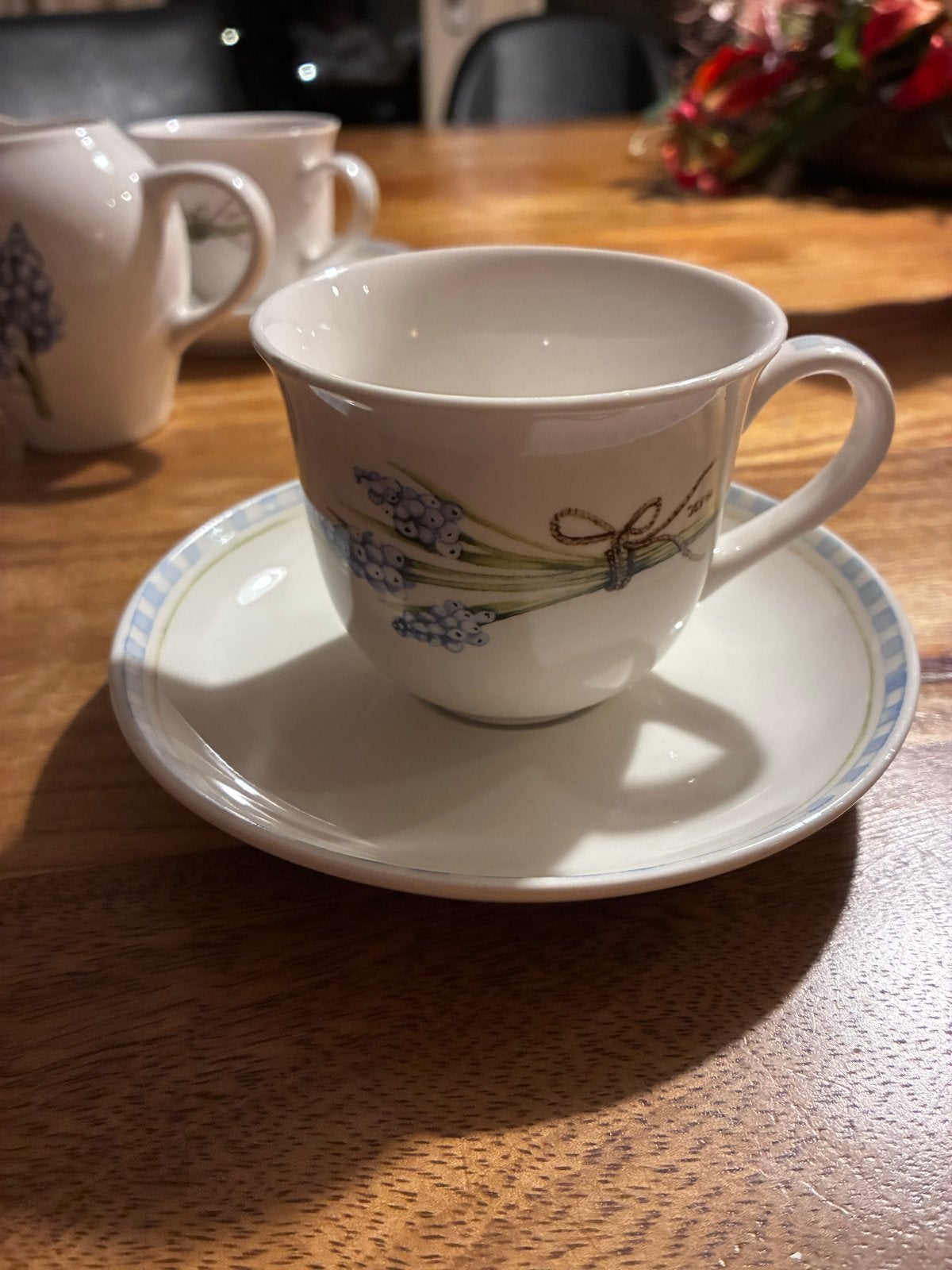 Servies van Jet by ter Steege met blauwe druifjes en vlinder, Keramiek, Landelijk/Boerenbont, Ophalen of Verzenden, Zo goed als nieuw