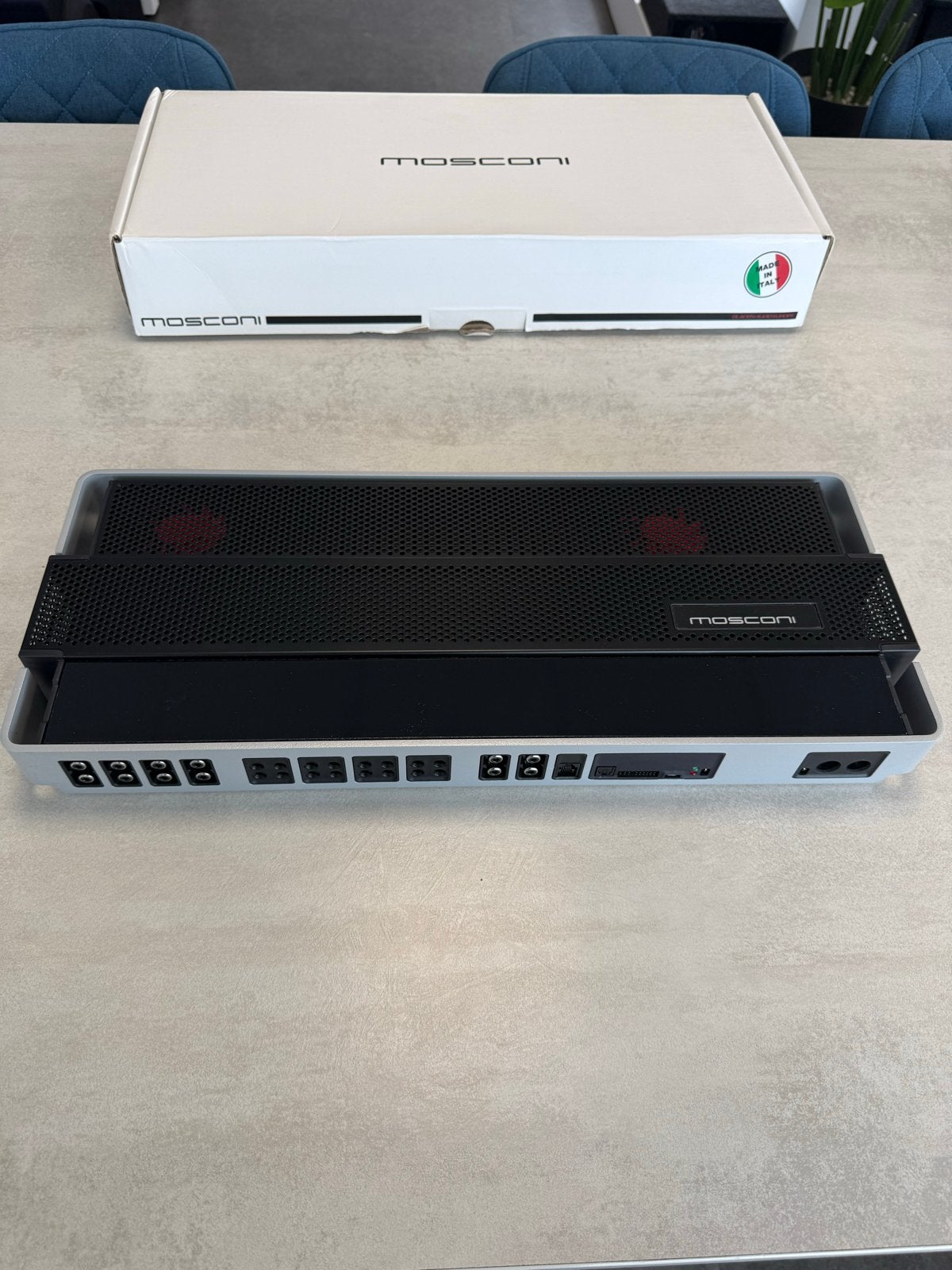 Mosconi Pro 8|30 DSP Versterker Inclusief Mosconi RCD, Ophalen, Zo goed als nieuw
