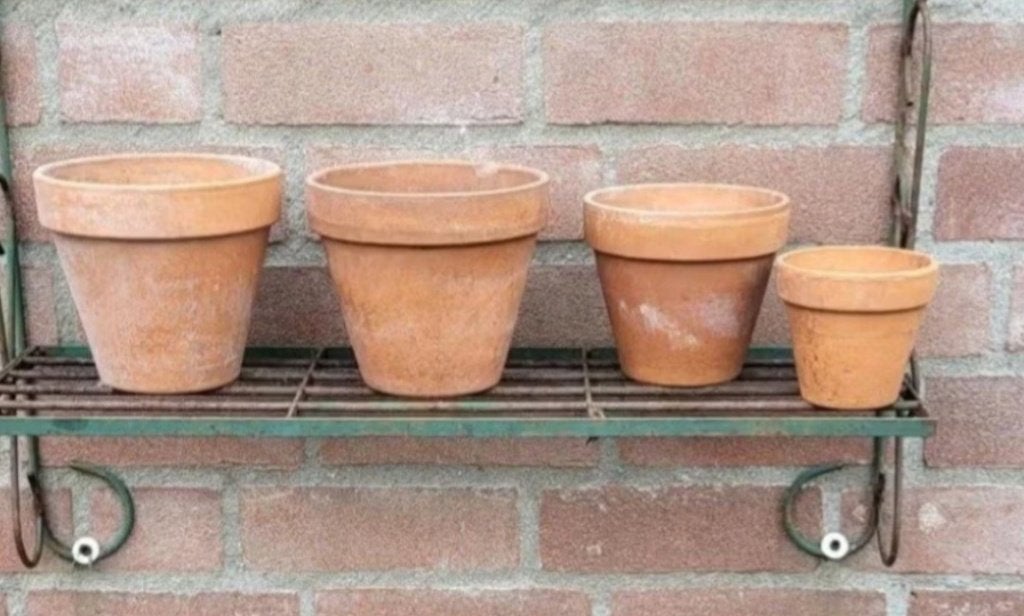 Mooie terracotta bloempotten, 4 stuks, samen 6 euro, Ophalen, Gebruikt, Rond, Binnen