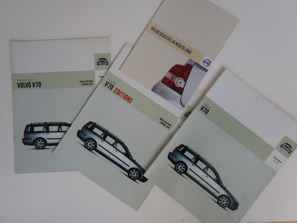 volvo v70 2004 prijslijst en modelboekjes  met dealerlijst, Ophalen of Verzenden, Gelezen, Volvo