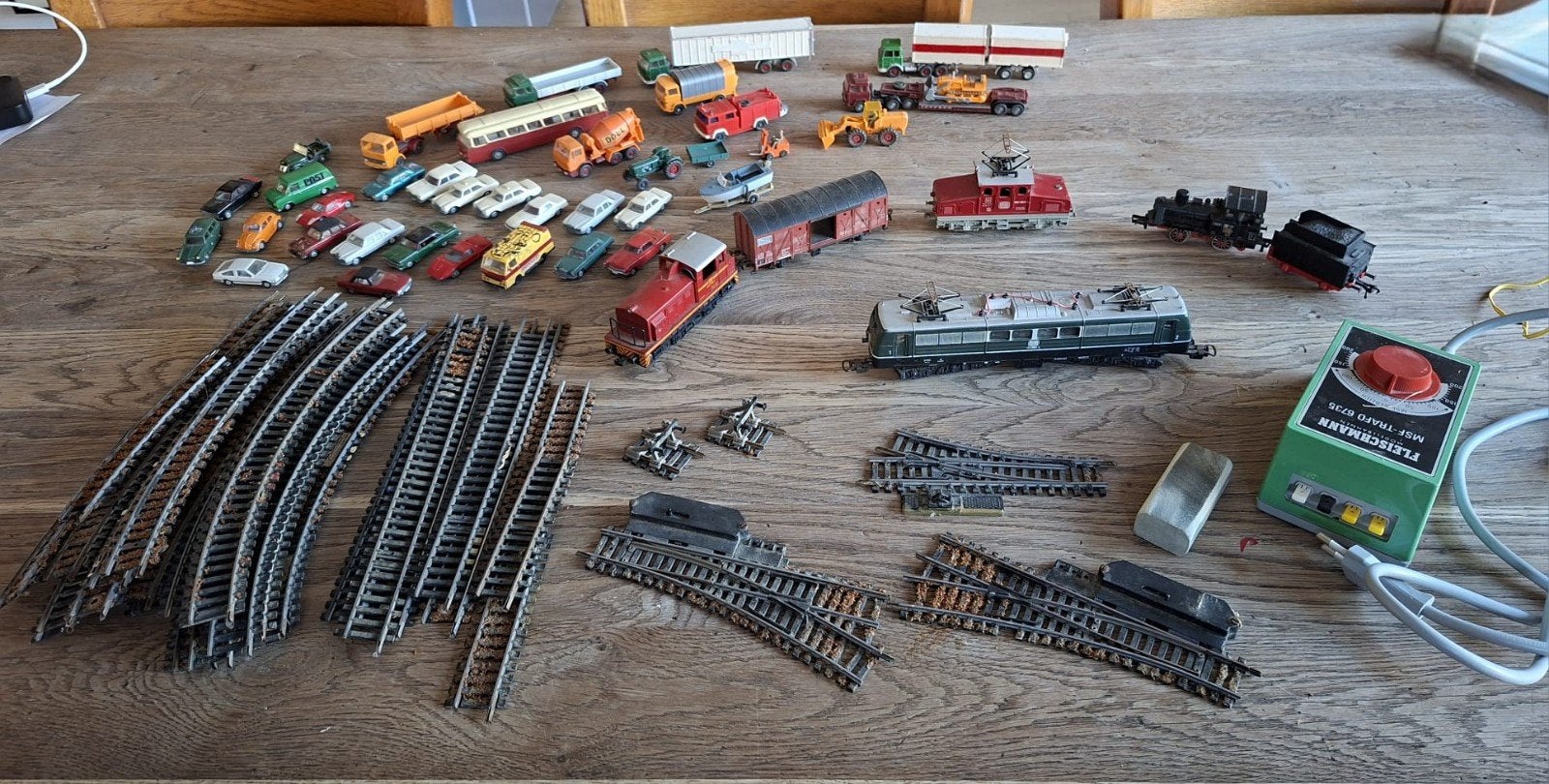 Treinset met rails, autootjes, wissels en transformator, Ophalen, Gebruikt, Gelijkstroom, Märklin