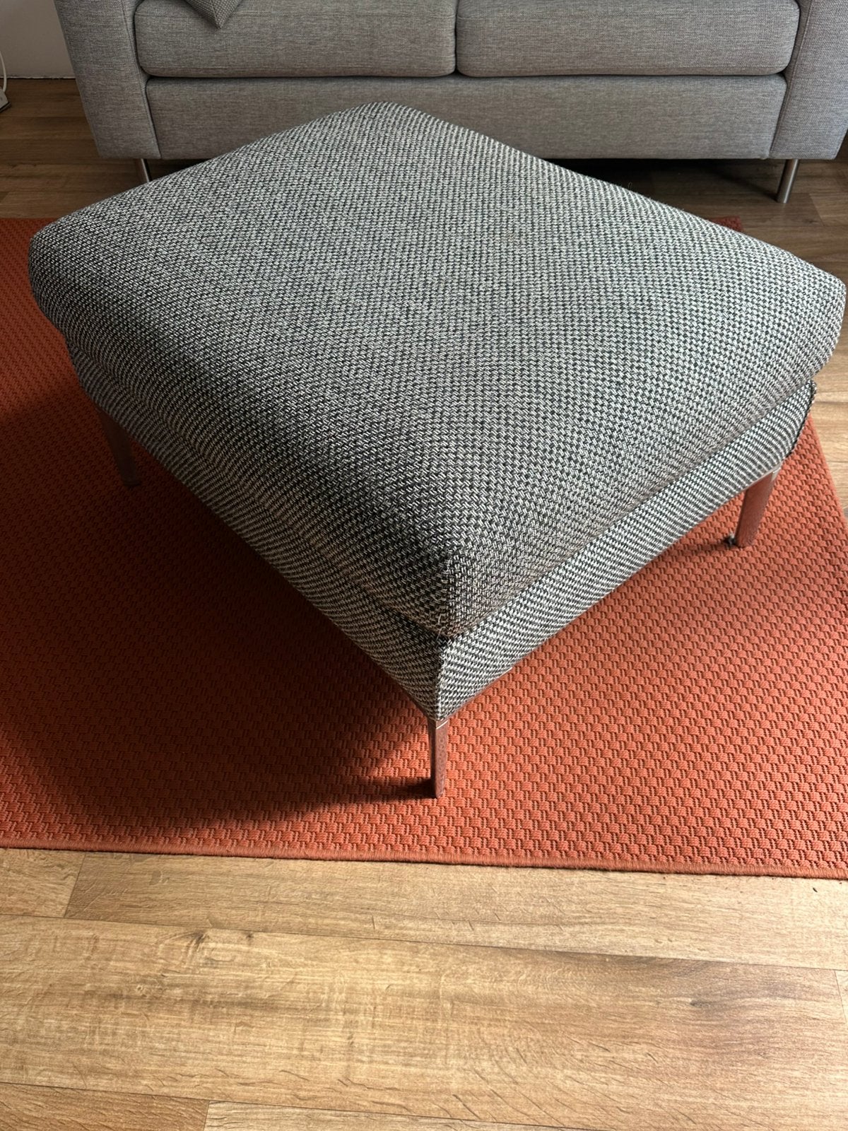 Modern Wool Ottoman / Footstool, Ophalen, 75 tot 100 cm, Zo goed als nieuw, Rechthoekig
