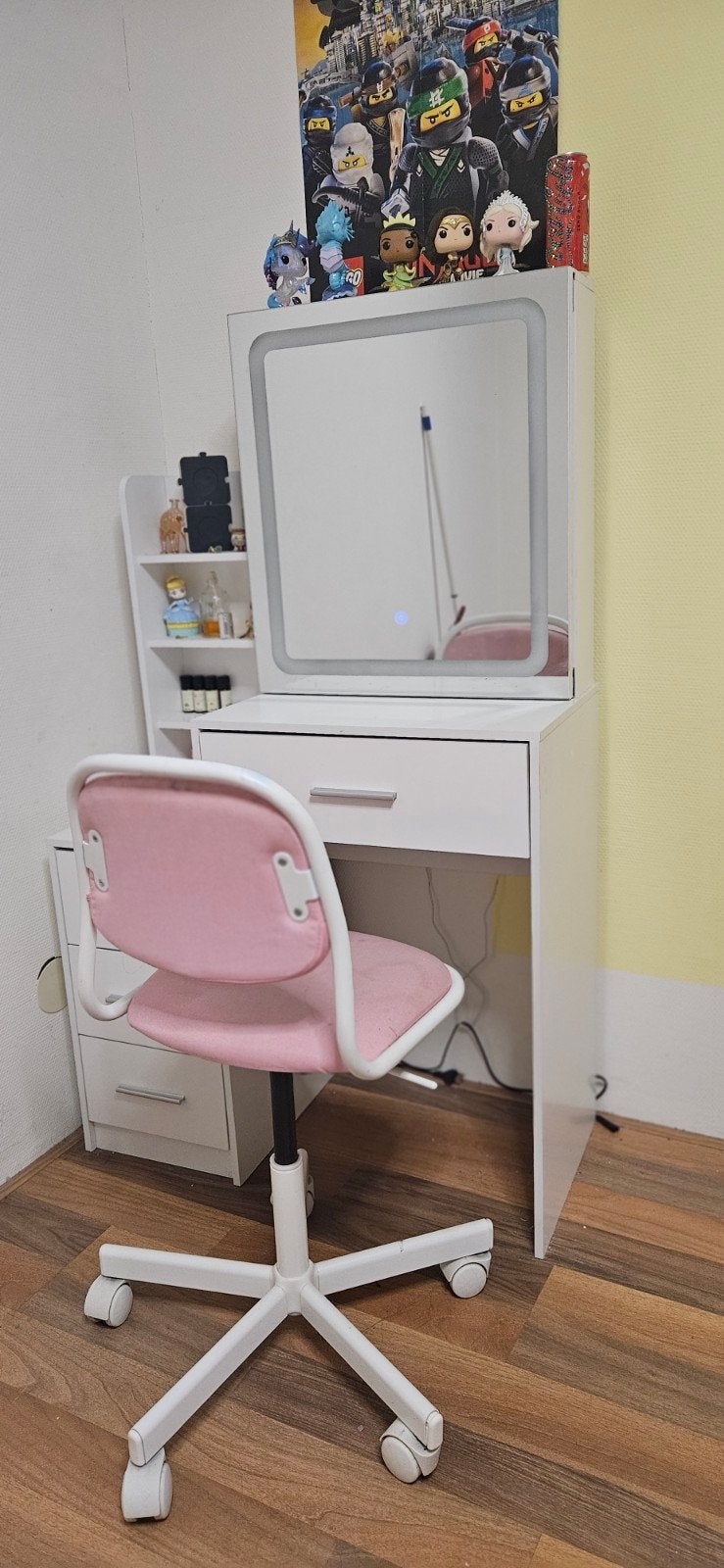 Kaptafel met verlichte spiegel en roze bureaustoel, Ophalen, Overige materialen, Gebruikt, 100 tot 150 cm
