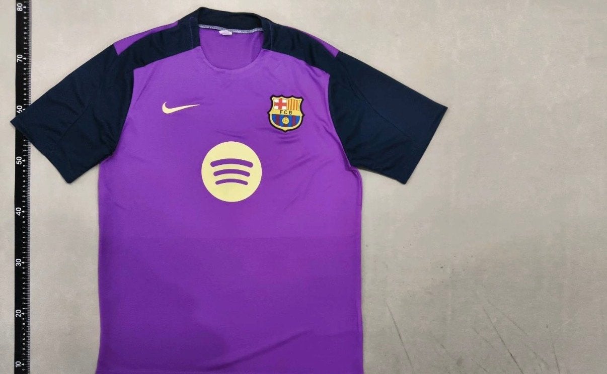 FC Barcelona Trainingsset (Shirt & Broekje) - Maat M, Ophalen, Maat 48/50 (M), Paars, Zo goed als nieuw