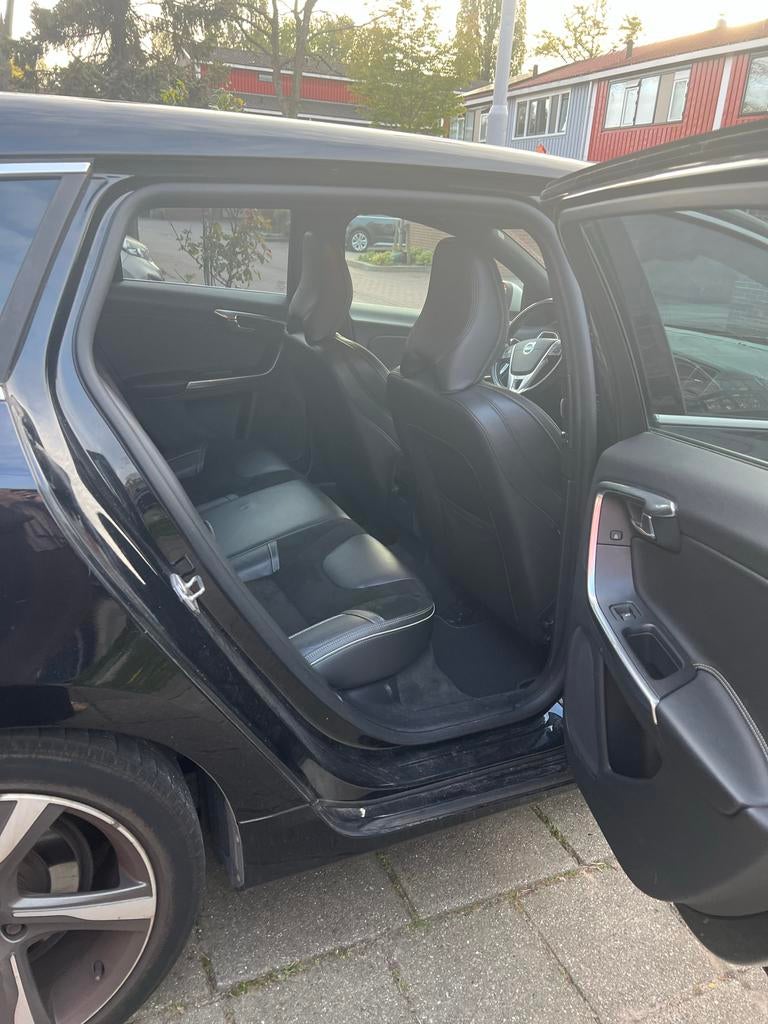 Volvo V60 D4 181pk Start/stop 2015 Zwart, Auto's, Volvo, Particulier, V60, Diesel, A, Stationwagon, Handgeschakeld, Origineel Nederlands