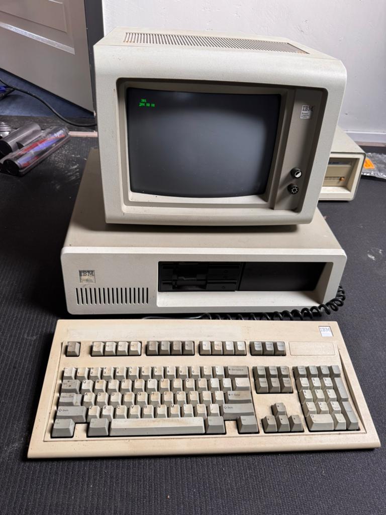 Vintage IBM PC 5160 met monitor, toetsenbord en WORM opslag, Computers en Software, Vintage Computers, Ophalen
