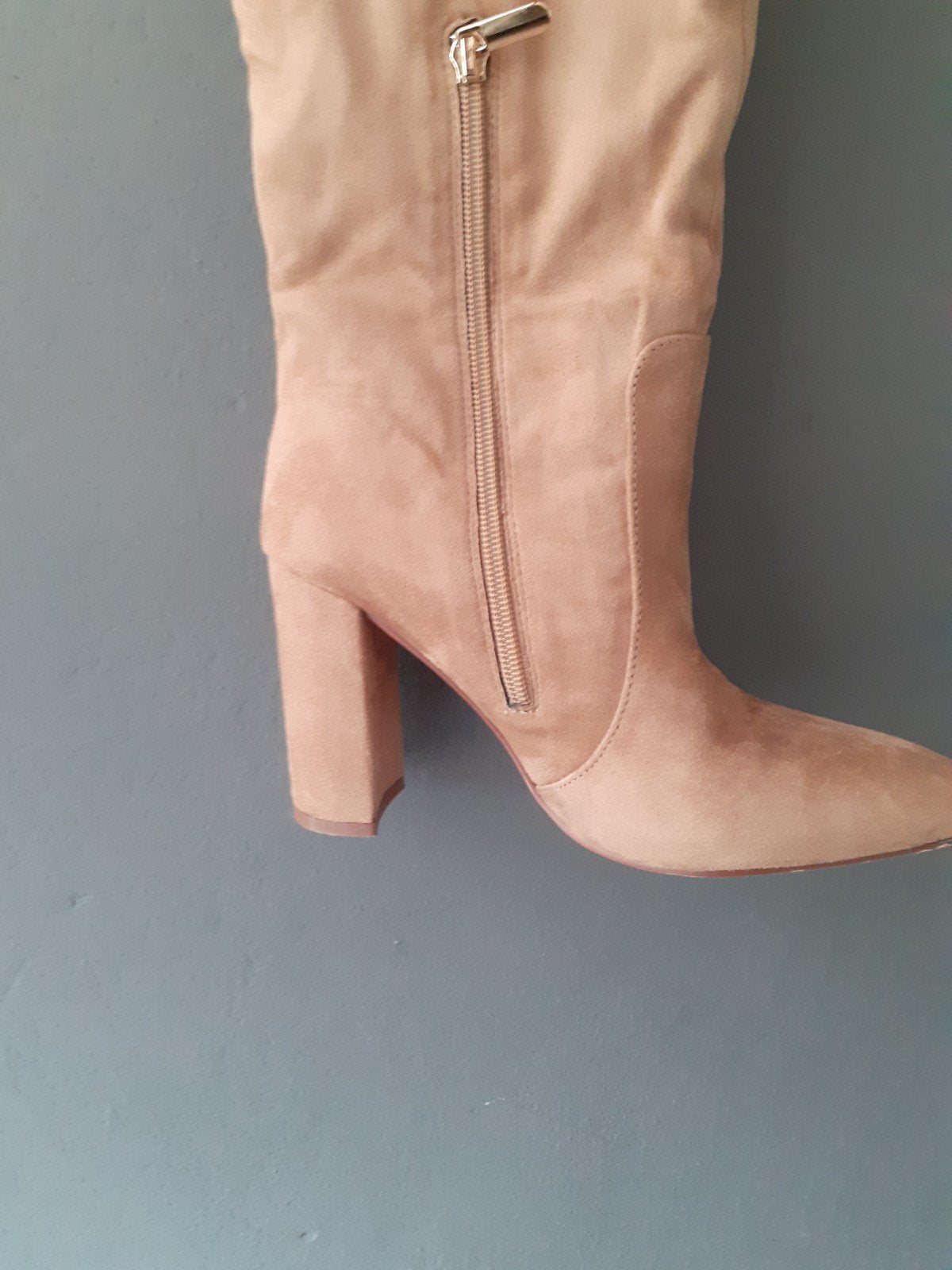 Maat 38 taupe kleur laarzen tot aan de knie, Ophalen, Zo goed als nieuw, Overige kleuren, Hoge laarzen