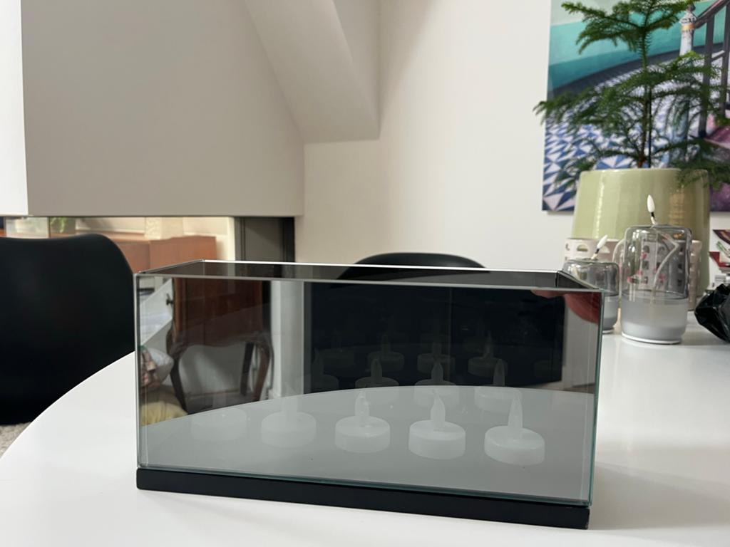 Stijlvolle spiegelglas waxinelichthouder met houten onderste, Zwart, Ophalen of Verzenden, Zo goed als nieuw, Kandelaar