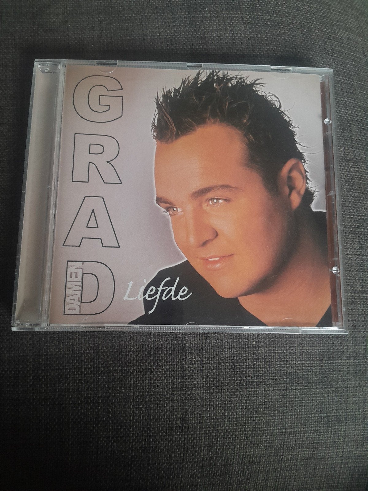 Grad Damen Liefde, Ophalen of Verzenden, Zo goed als nieuw, Levenslied of Smartlap