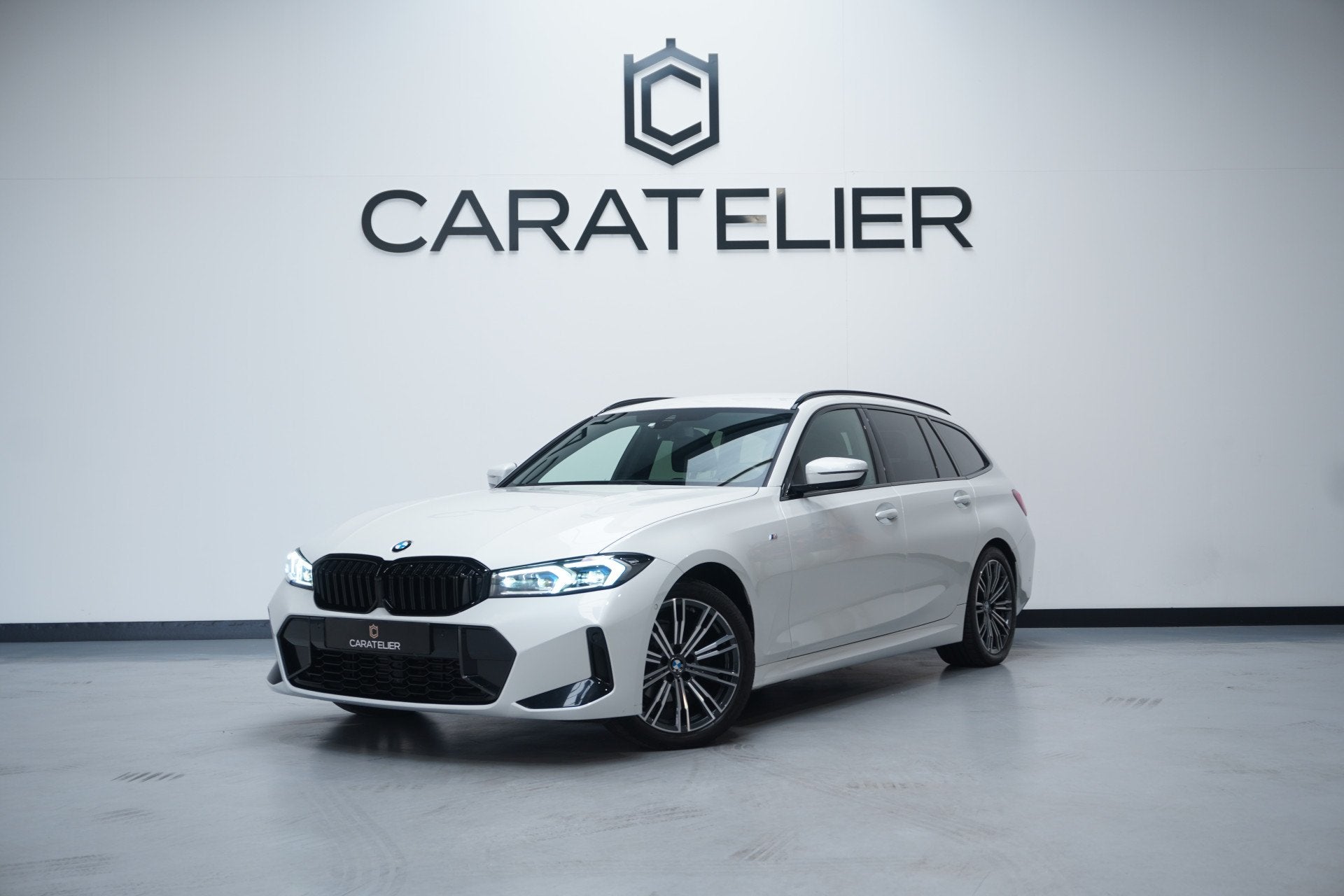BMW 3 Serie Touring 318i / M-pakket / M interieur / trekhaak, Automaat, 1998 cc, Gebruikt, Euro 6
