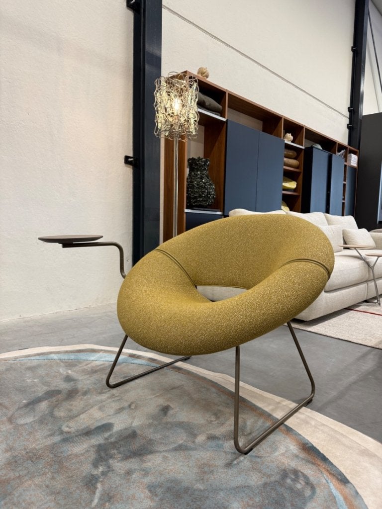 Nieuw Leolux Mimas Fauteuil Geel stof Design stoel, Leolux, Info@leolux.nl, Pode Evidence Harvink Artifort Gelderland Label, Nieuw