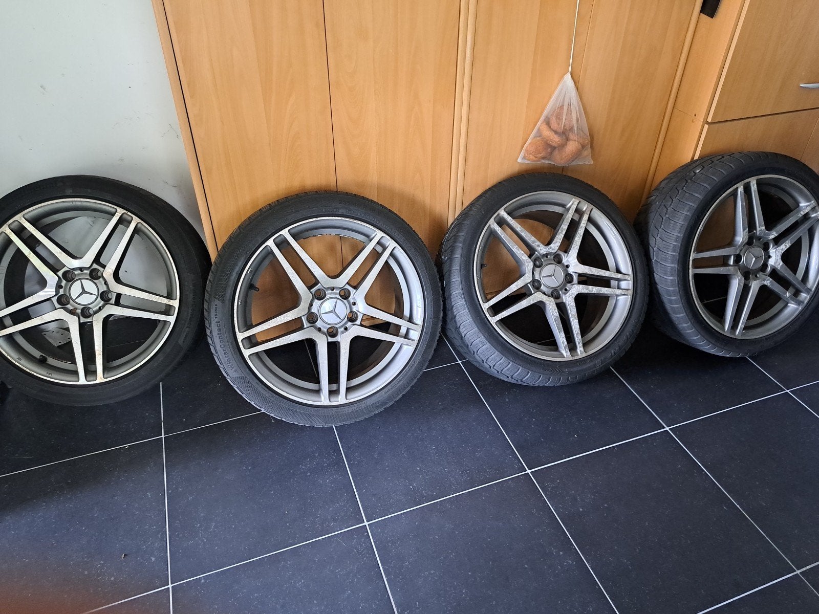Mercedes-Benz 18 inch velgen met winterbanden, Auto-onderdelen, Banden en Velgen, 18 inch, Banden en Velgen, Personenwagen, Gebruikt
